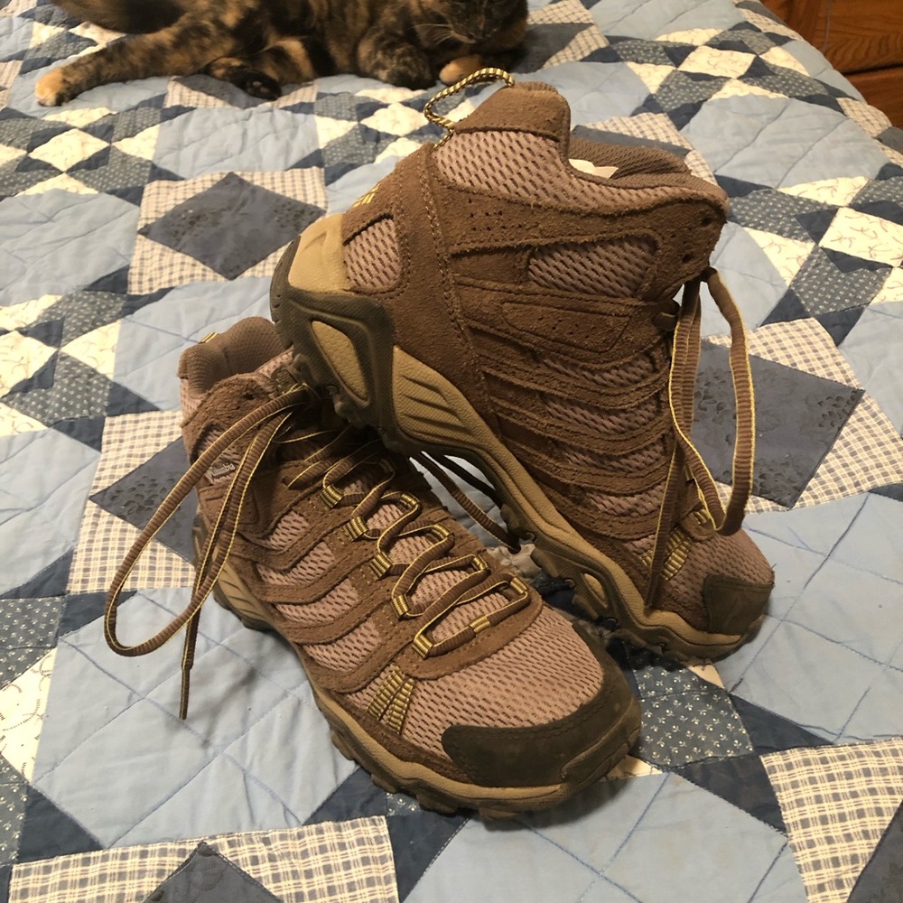 Columbia hiking boots